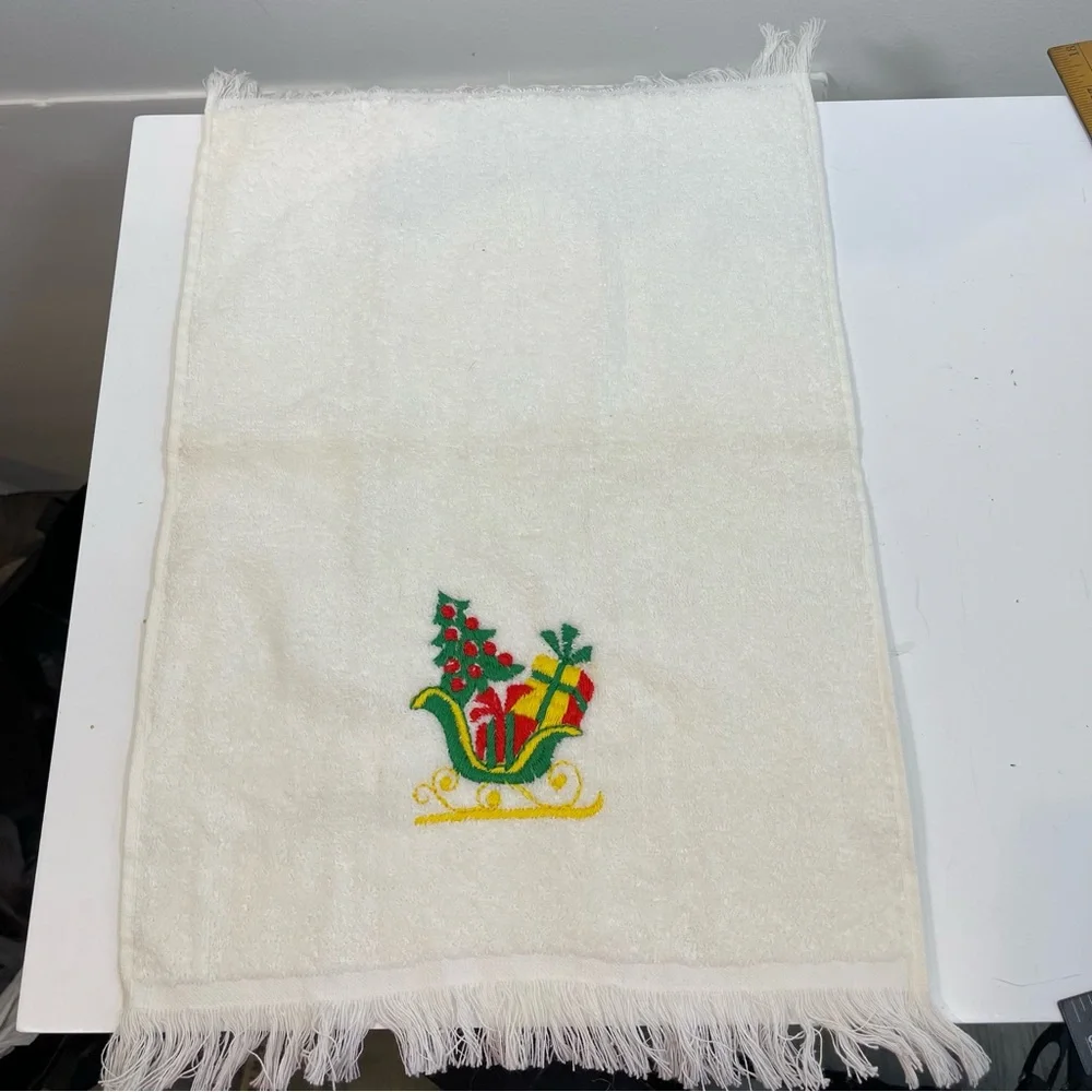Vintage Bucilla Christmas fingertip towels bathroom hand towels red bells sleigh